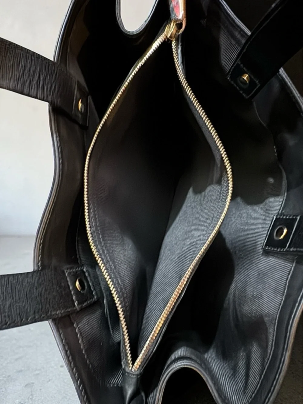 FURLA Musa BiColor Patent & Saffiano Leather Tote Bag. Rare. Limited Edition. - Picture 11 of 16